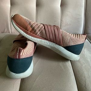 Altra Dyani Knit Women's Slip On Shoes Size 7 Pink